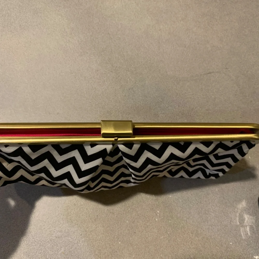 NWT Tamara Black/White Clutch Handbag